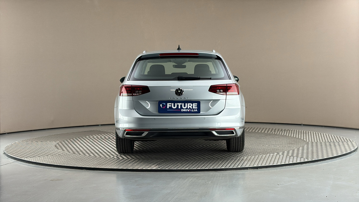 Volkswagen Passat - 5