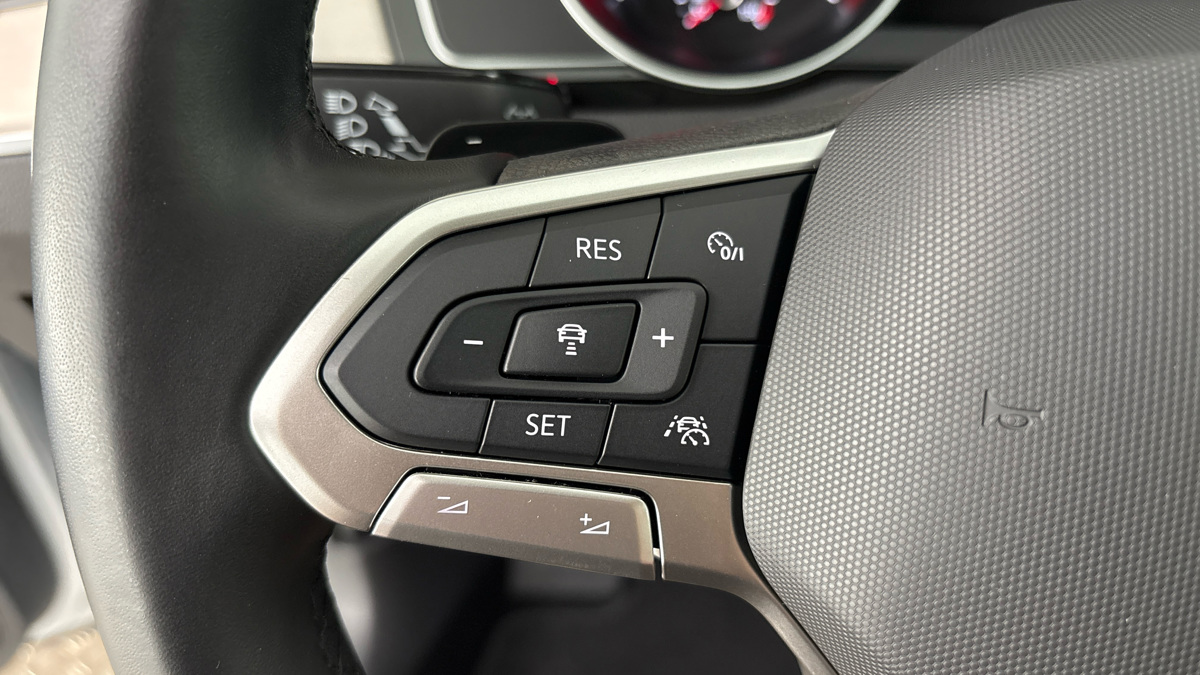 Volkswagen Passat - 14