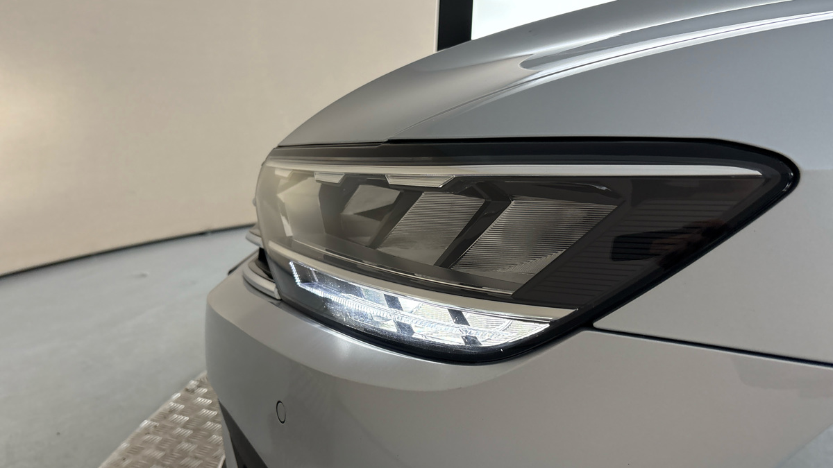 Volkswagen Passat - 18