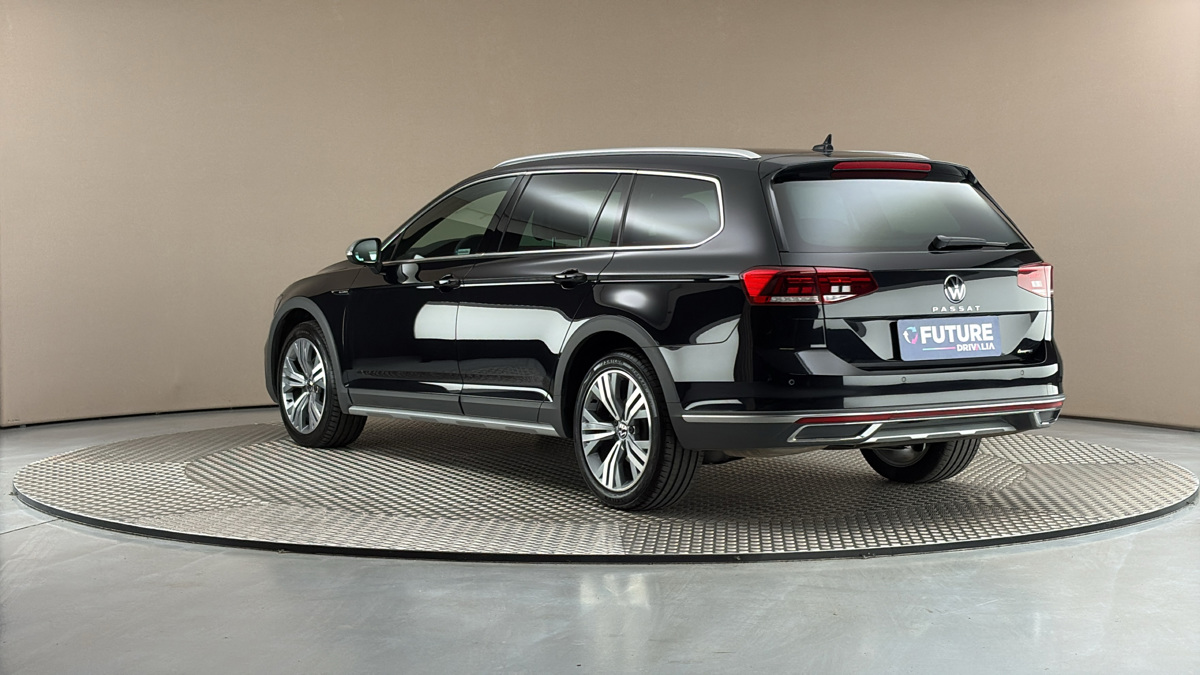 Volkswagen Passat - 2