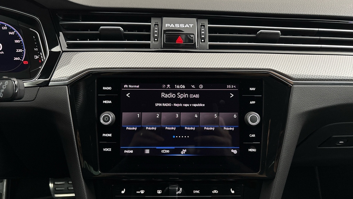 Volkswagen Passat - 11