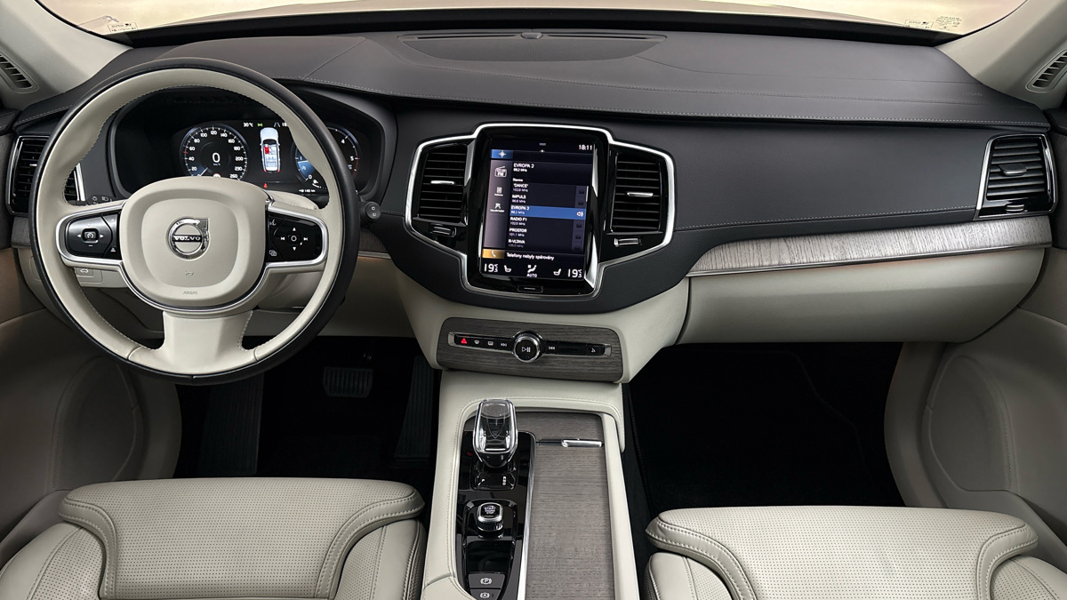 Volvo XC90 - 8