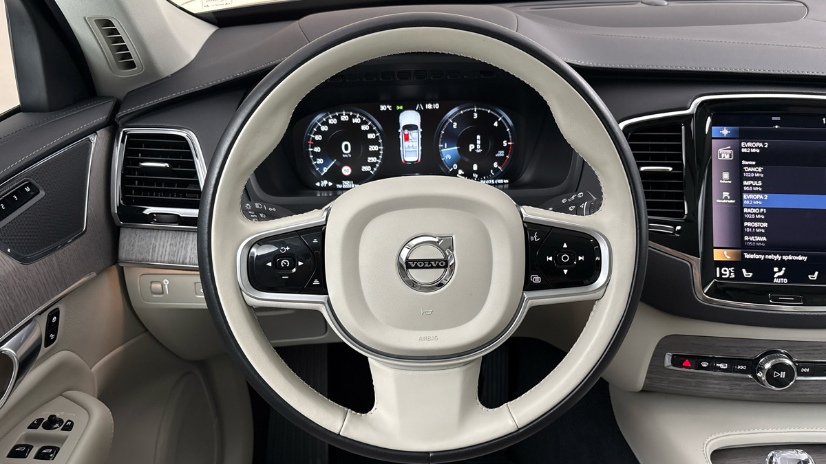 Volvo XC90 - 9