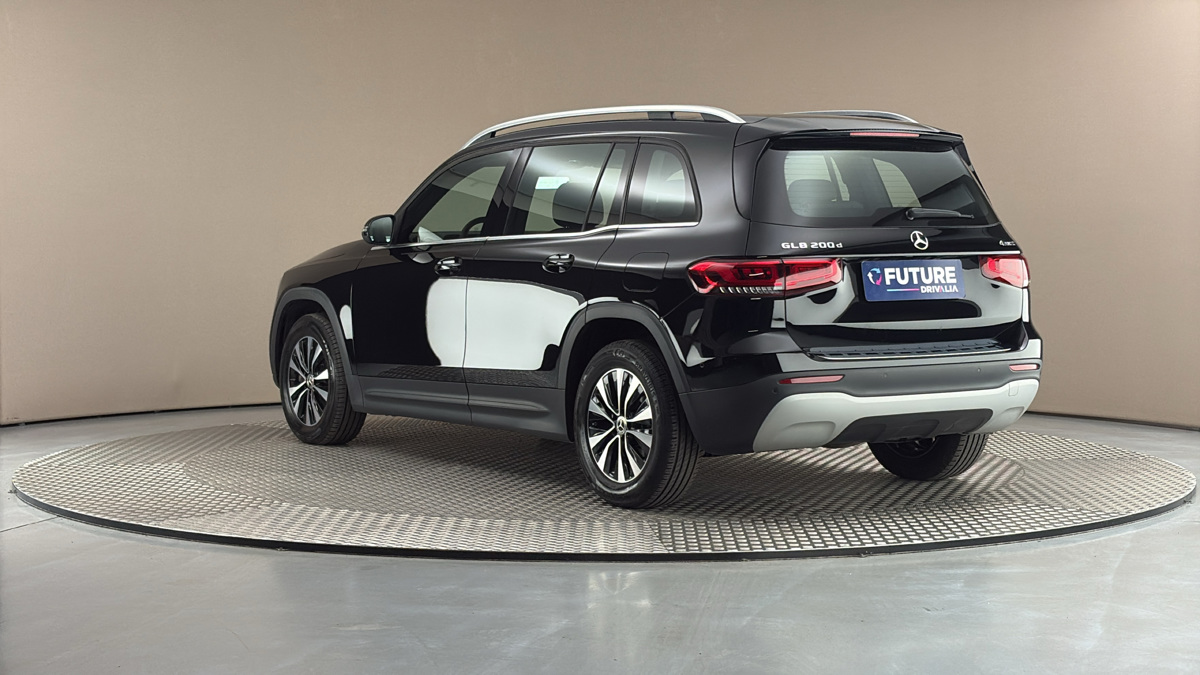 Mercedes-Benz GLB - 2