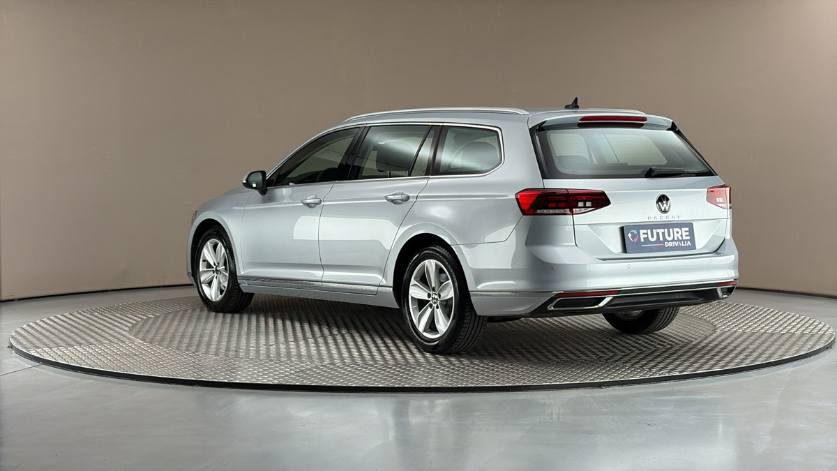 Volkswagen Passat - 2