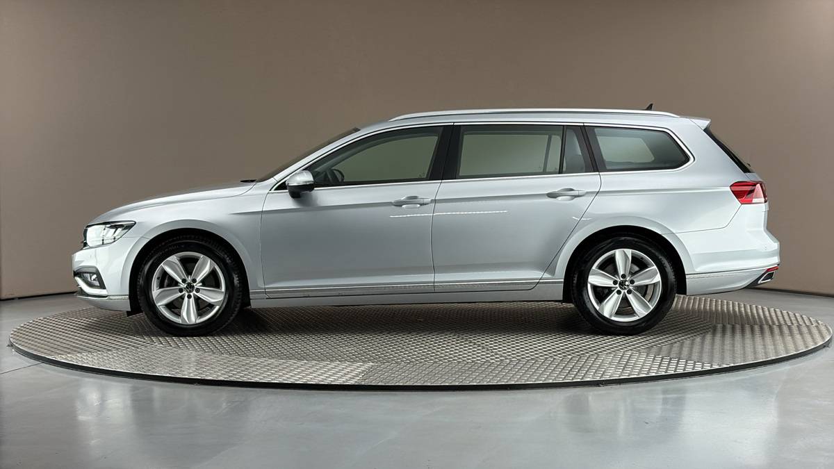 Volkswagen Passat - 4