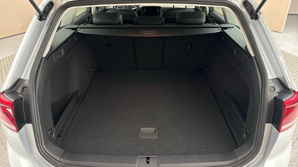 Volkswagen Passat - 17