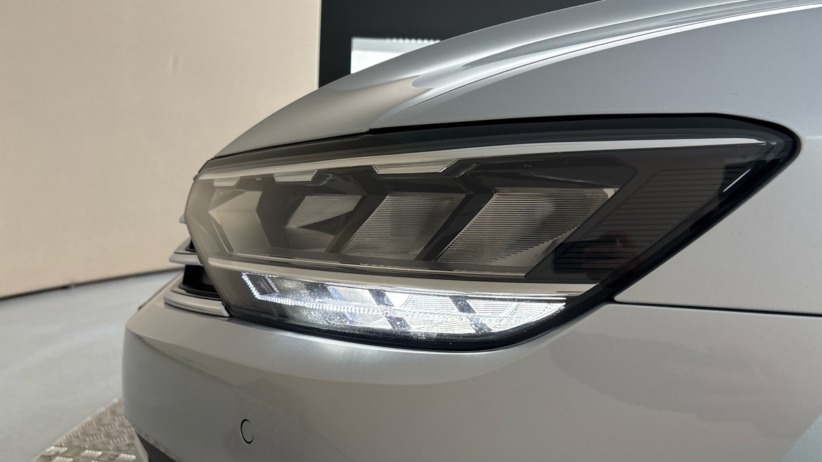 Volkswagen Passat - 18