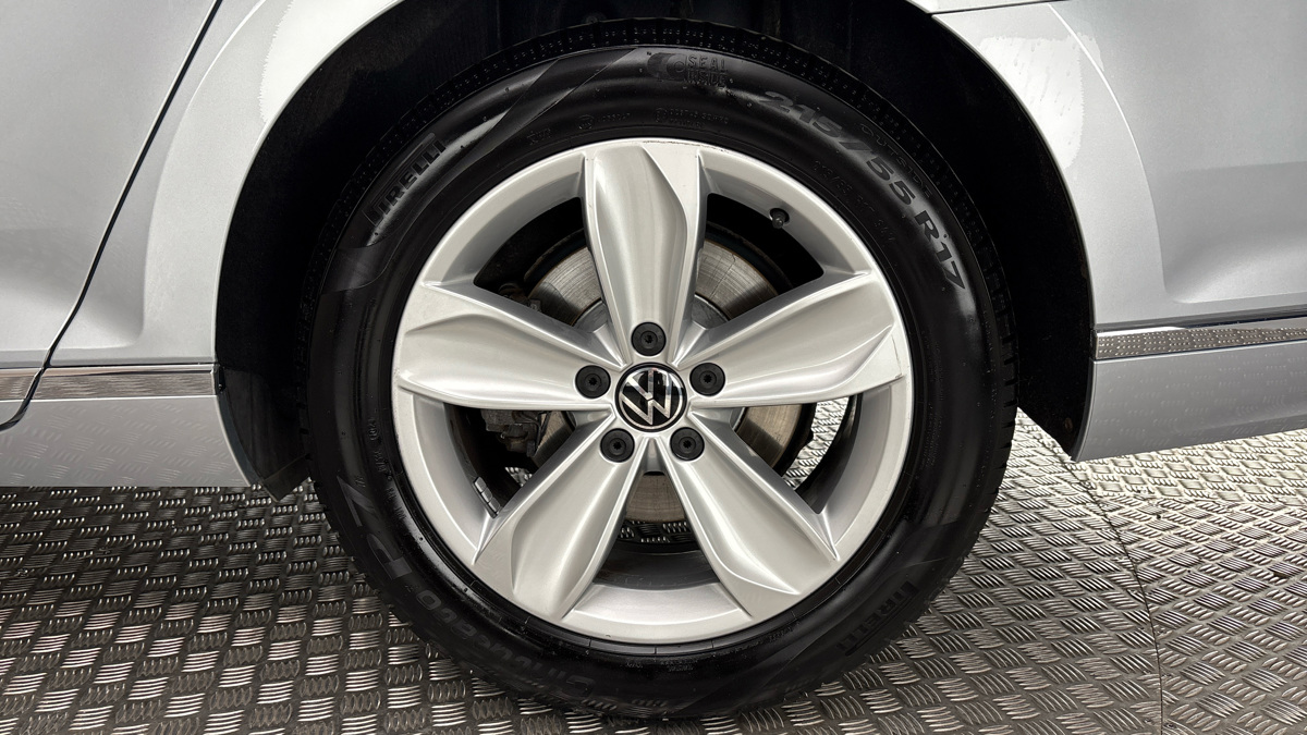 Volkswagen Passat - 19