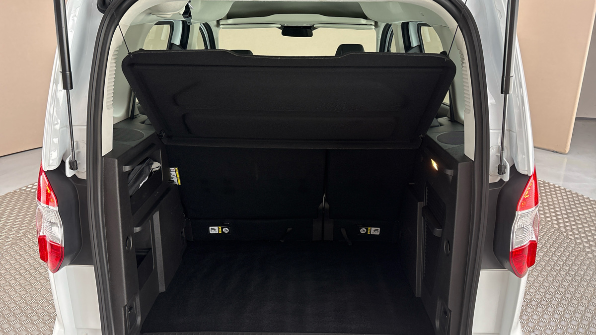 Ford Tourneo Courier - 17