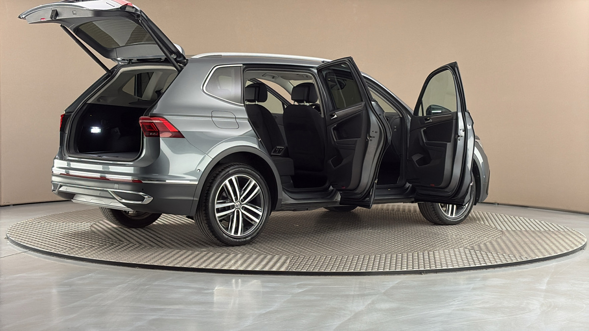 Volkswagen Tiguan Allspace - 6