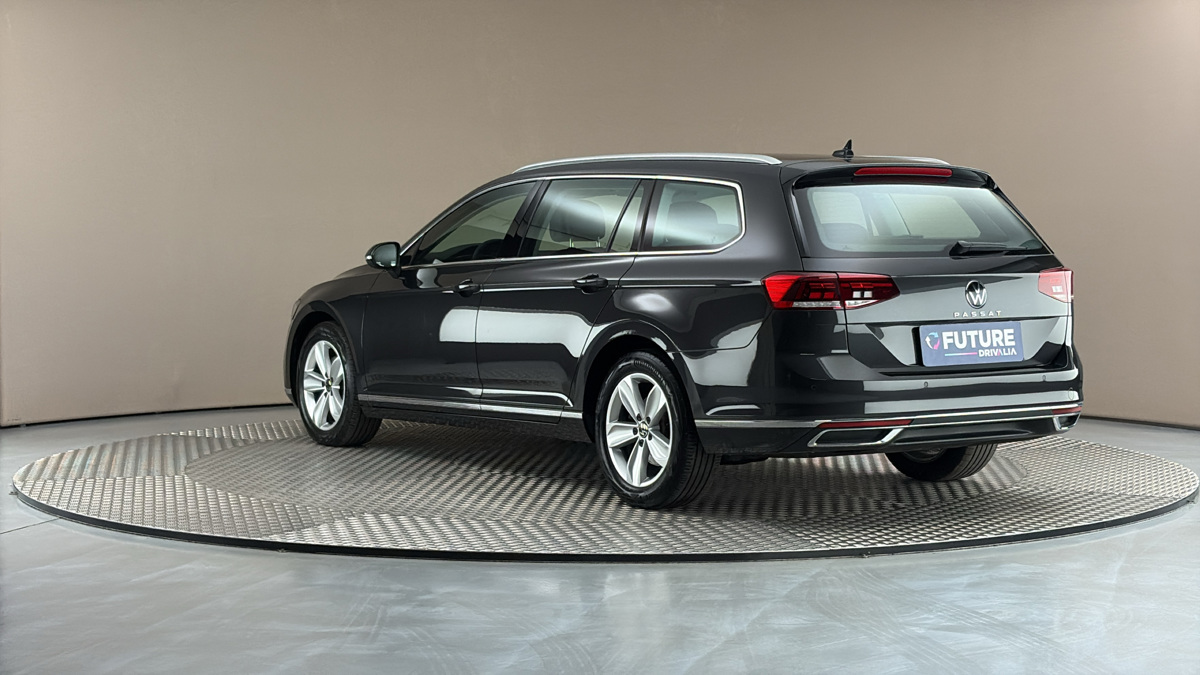 Volkswagen Passat - 2