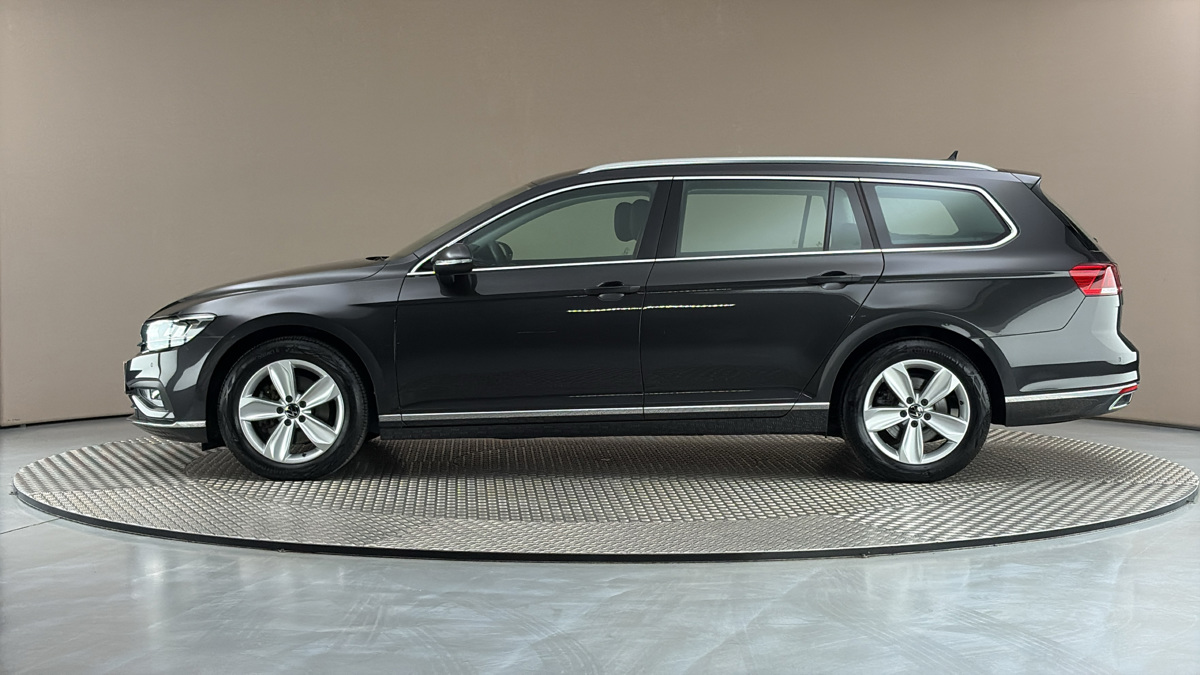 Volkswagen Passat - 4