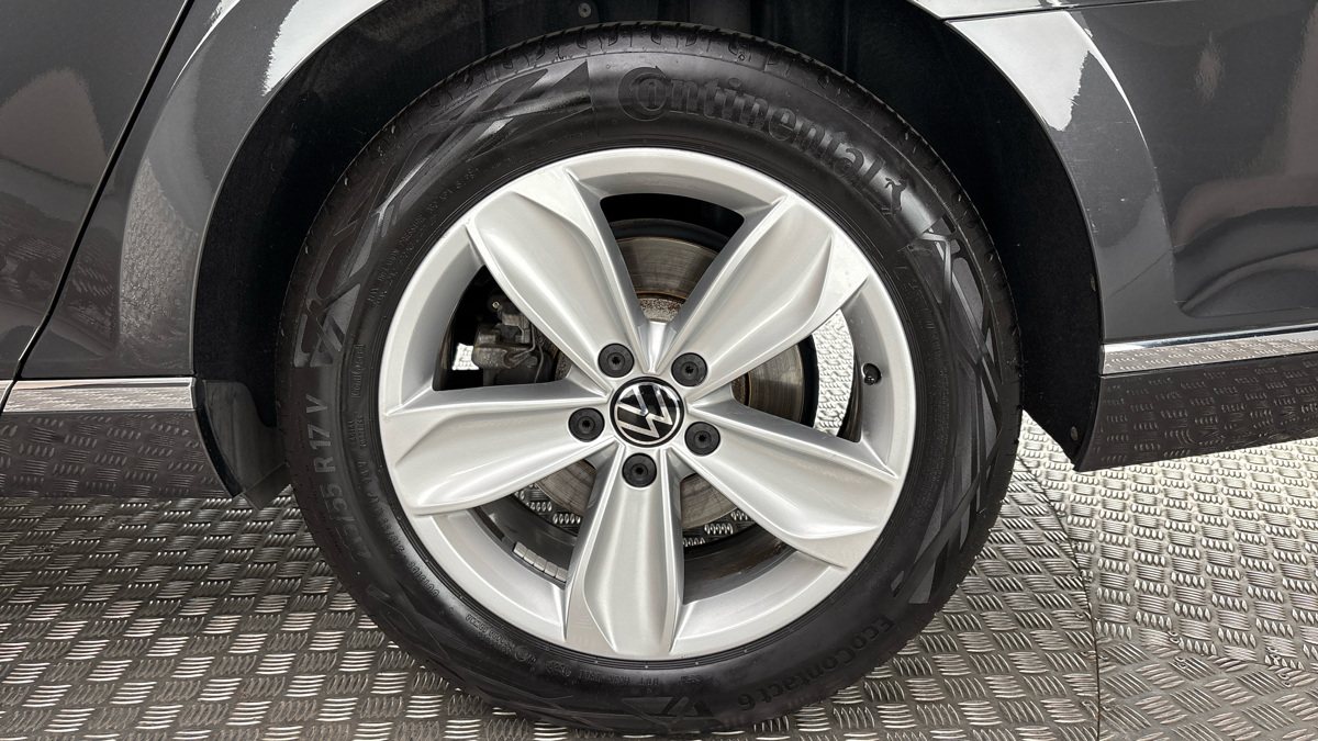 Volkswagen Passat - 19