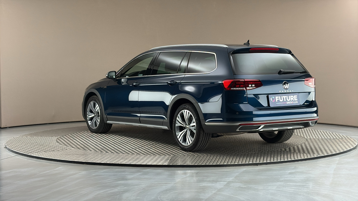Volkswagen Passat - 2