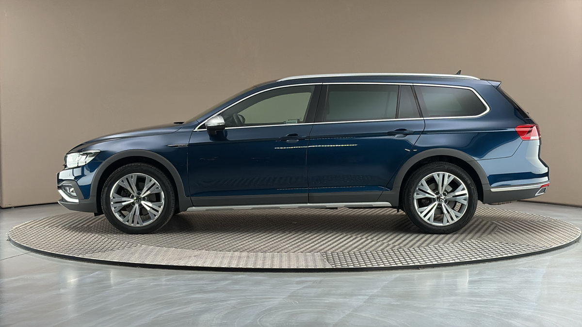 Volkswagen Passat - 4