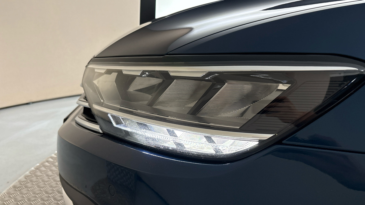 Volkswagen Passat - 18