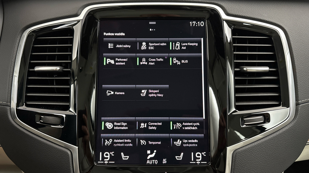 Volvo XC90 - 26