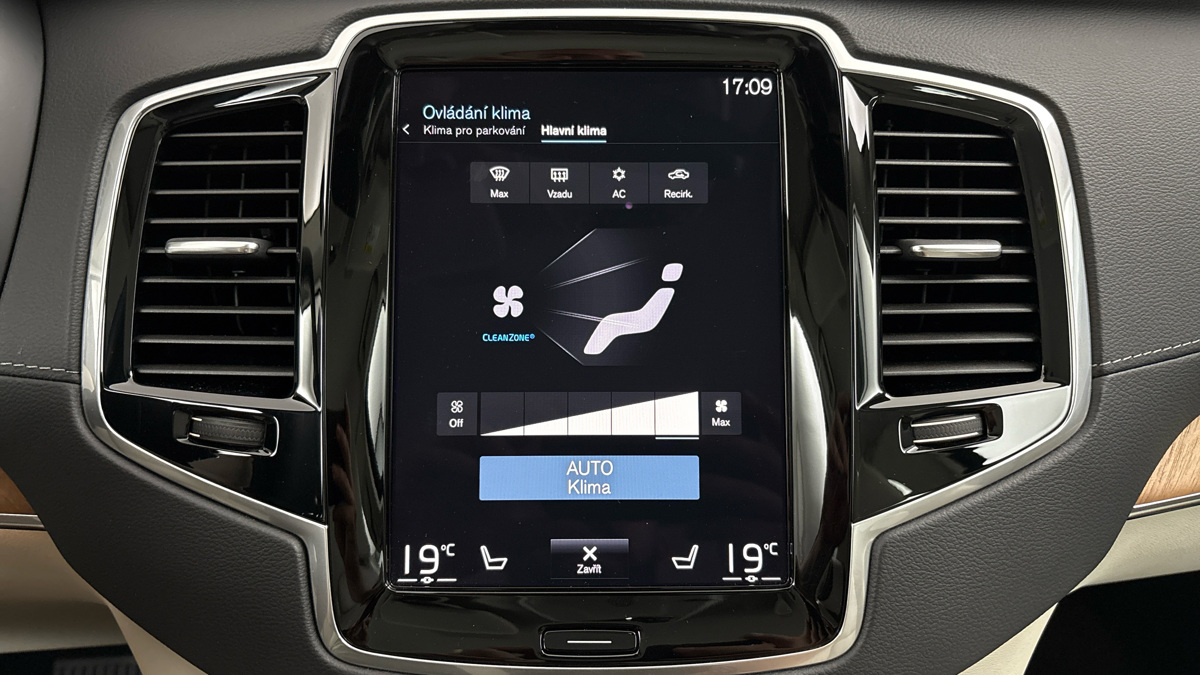Volvo XC90 - 28