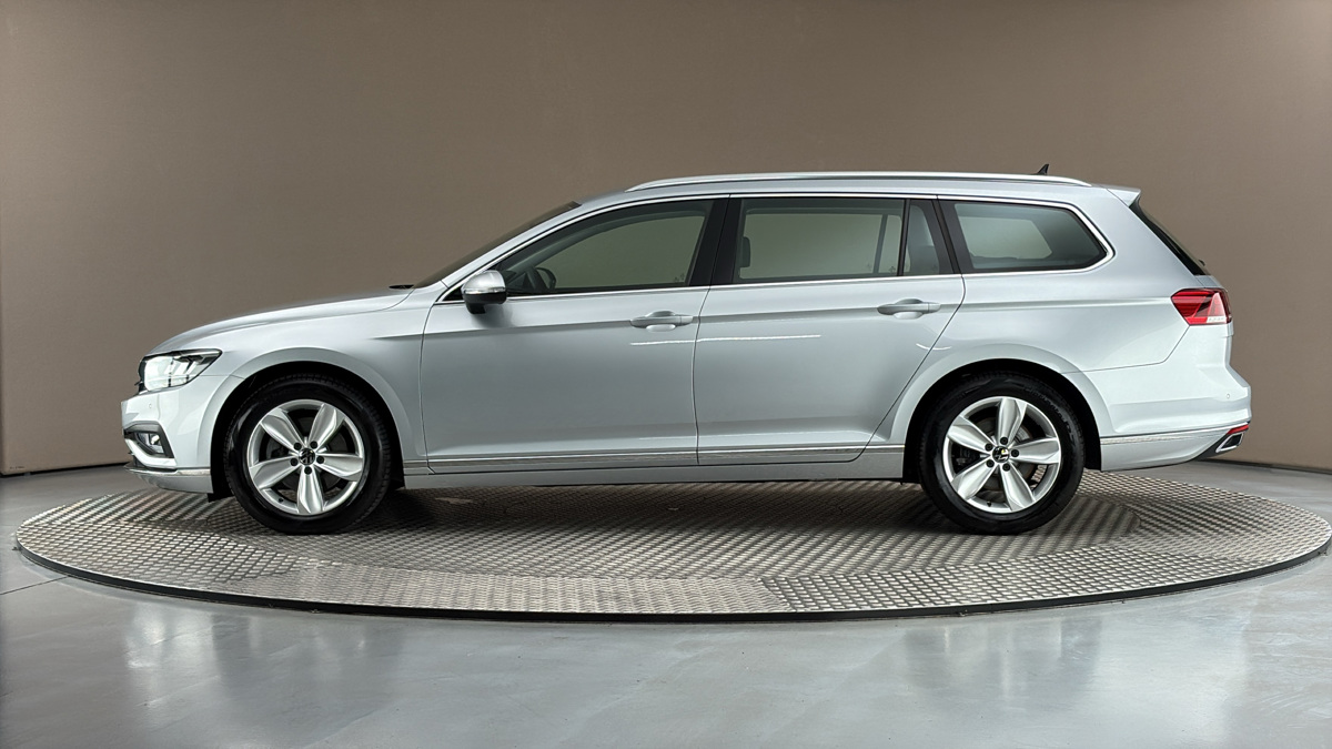 Volkswagen Passat - 4
