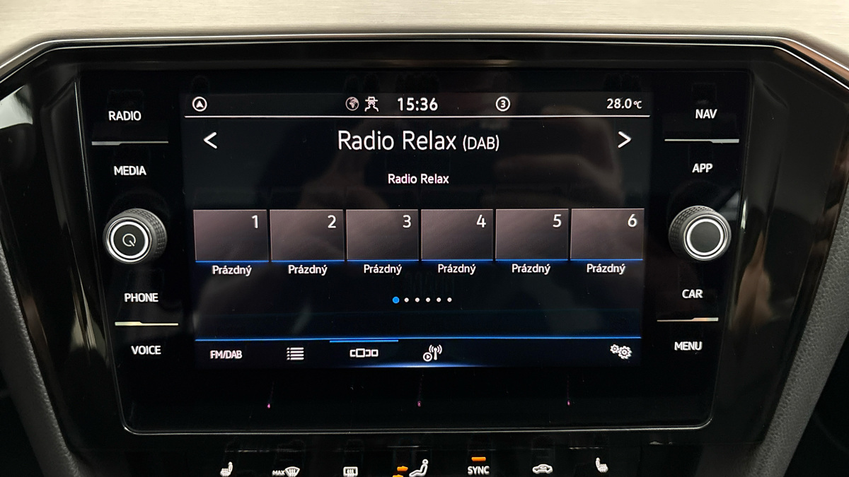 Volkswagen Passat - 11