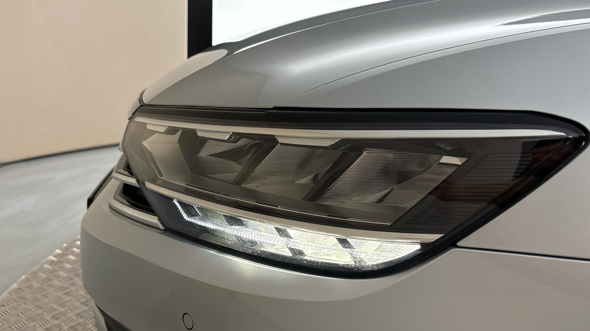 Volkswagen Passat - 18