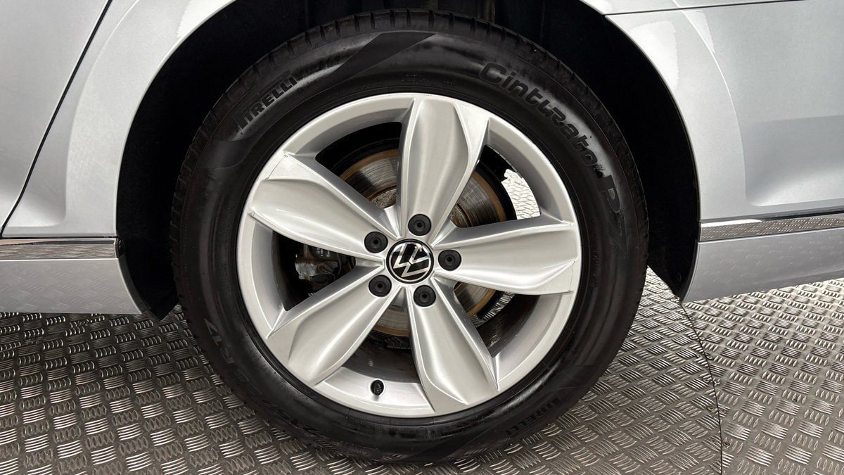 Volkswagen Passat - 19