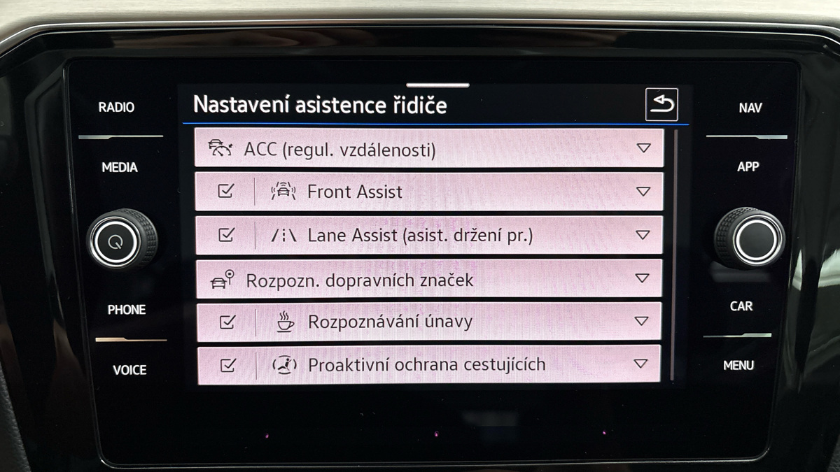 Volkswagen Passat - 25