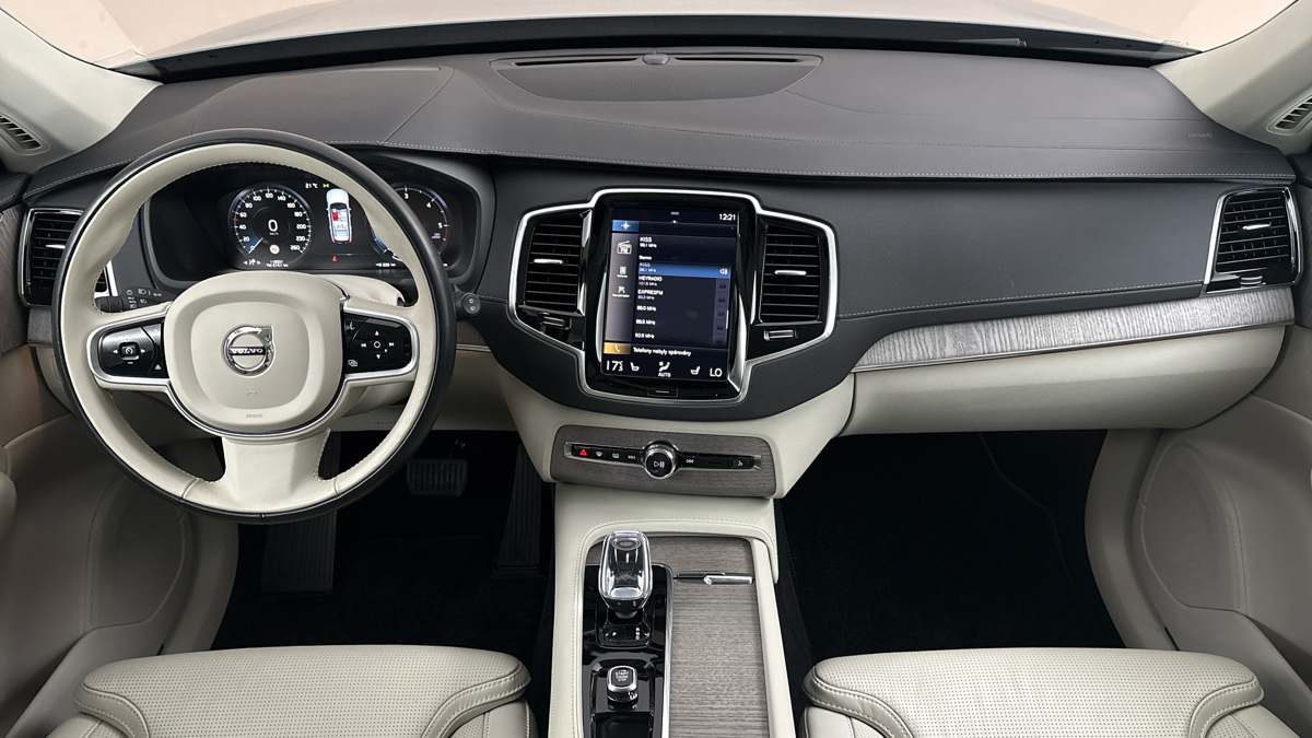 Volvo XC90 - 8