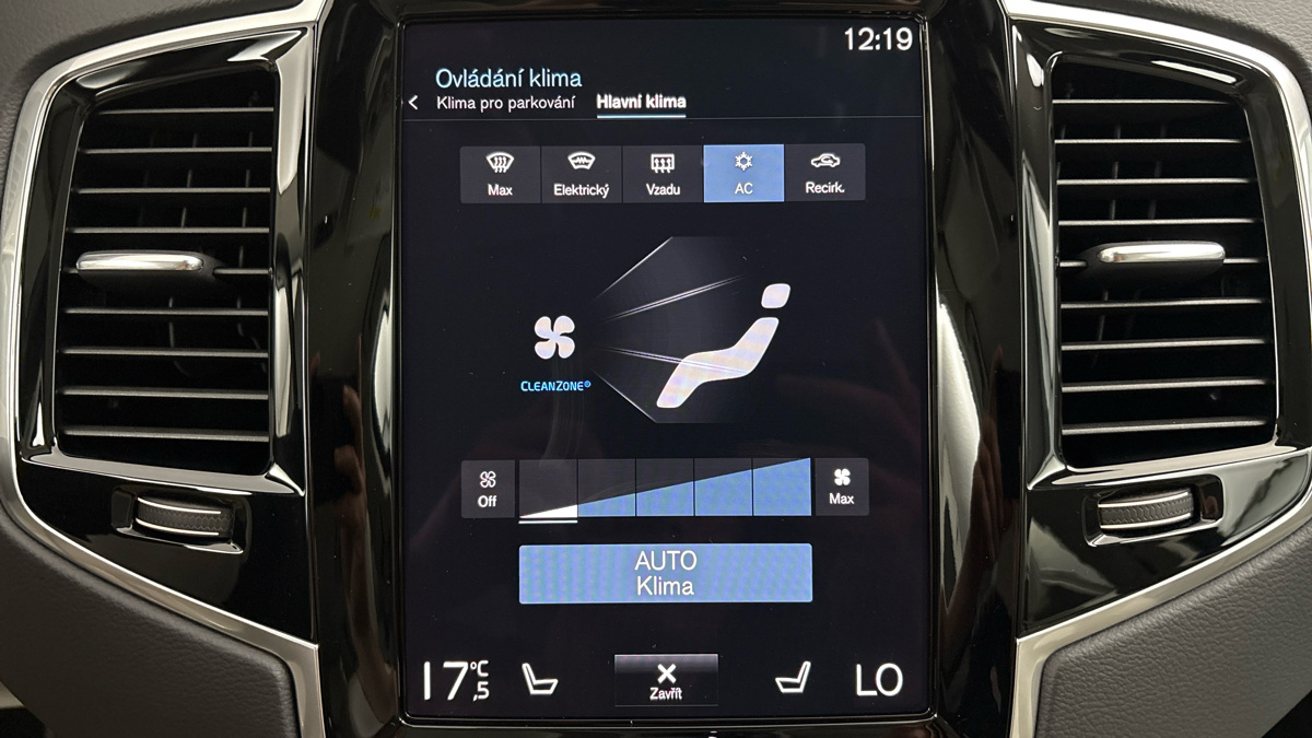 Volvo XC90 - 30
