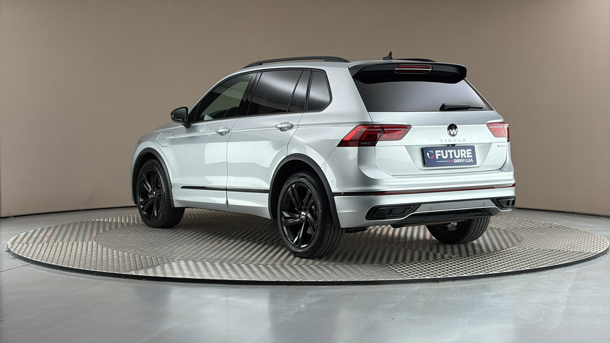 Volkswagen Tiguan - 2