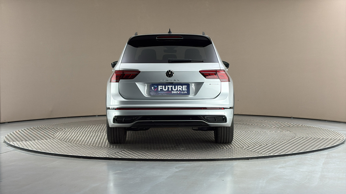 Volkswagen Tiguan - 5
