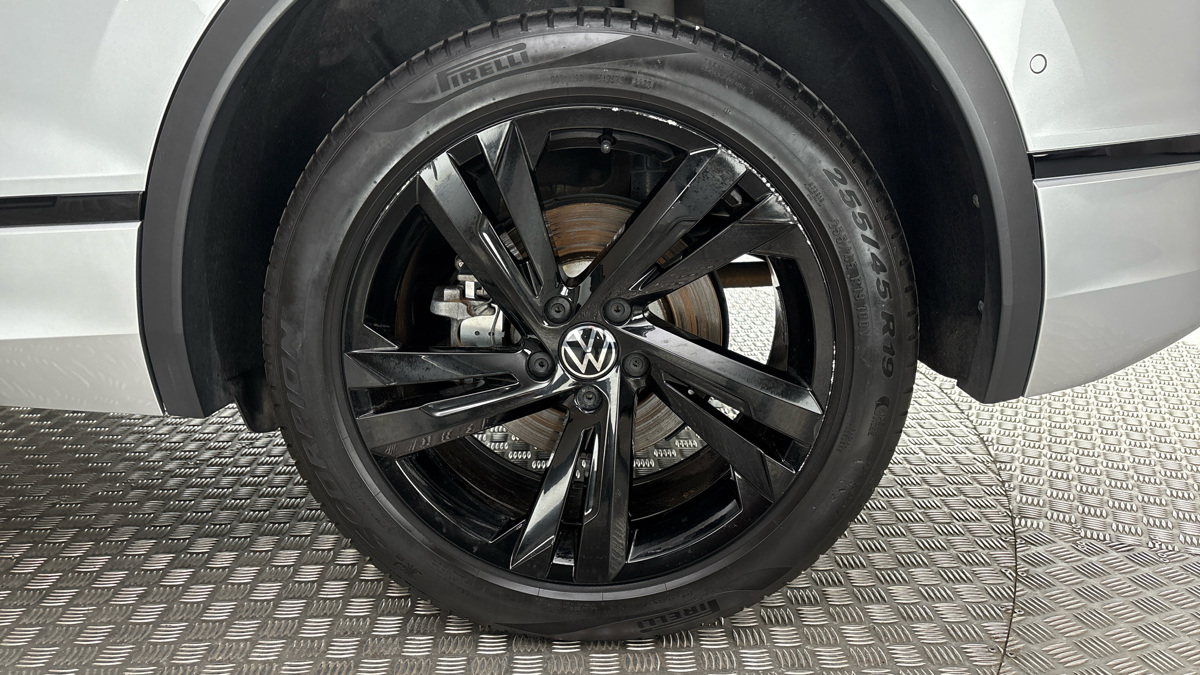 Volkswagen Tiguan - 19