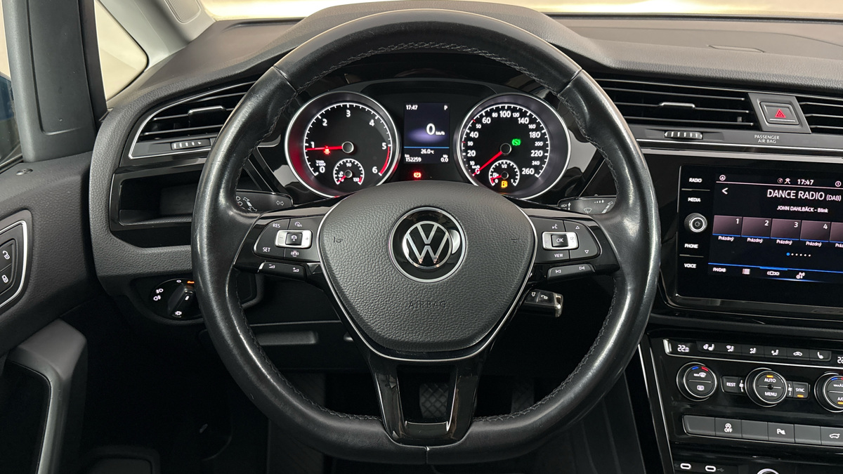 Volkswagen Touran - 9