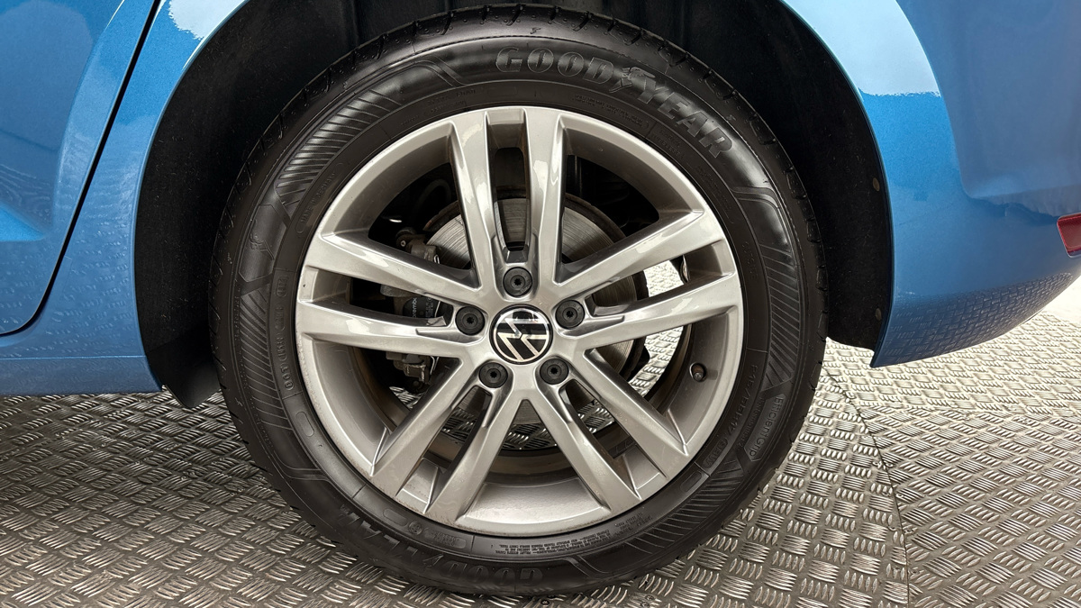 Volkswagen Touran - 19