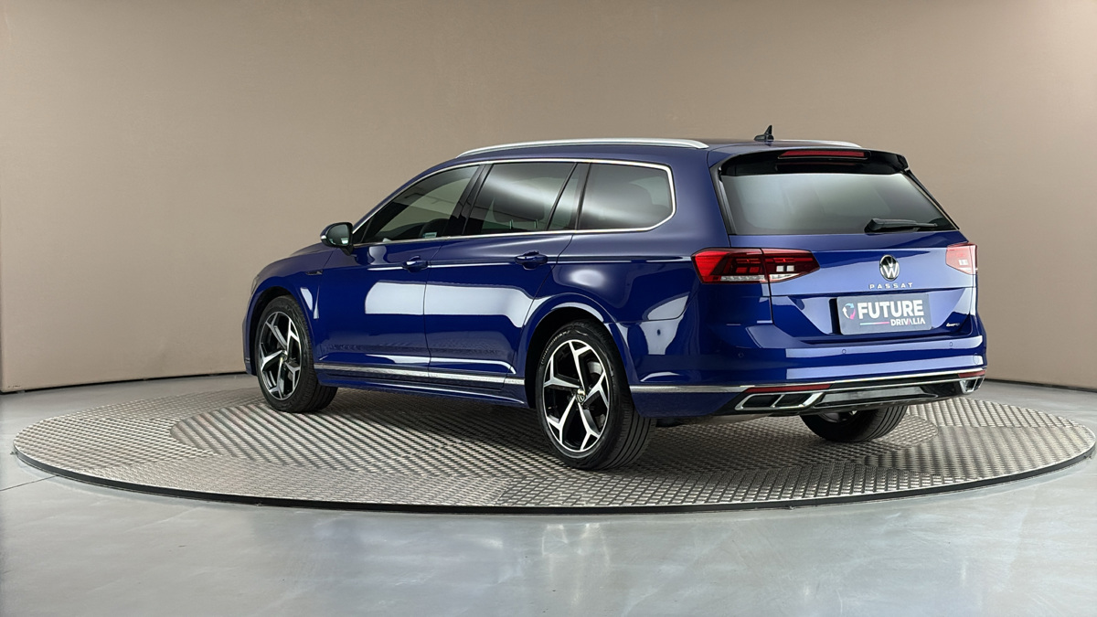 Volkswagen Passat - 2