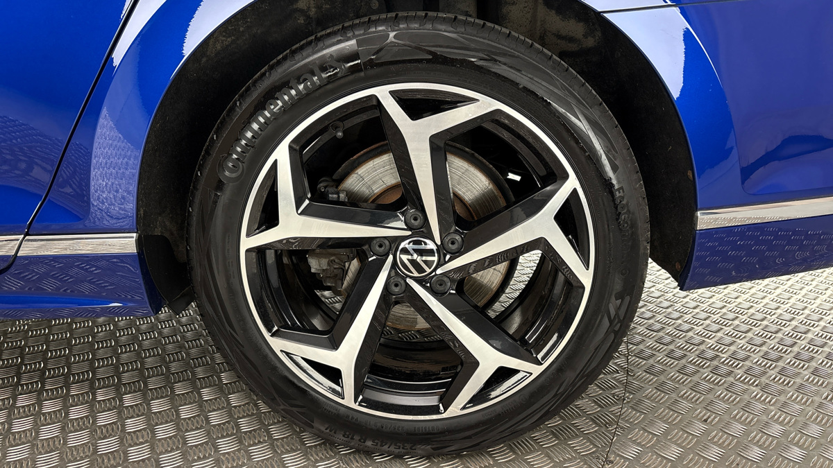 Volkswagen Passat - 19