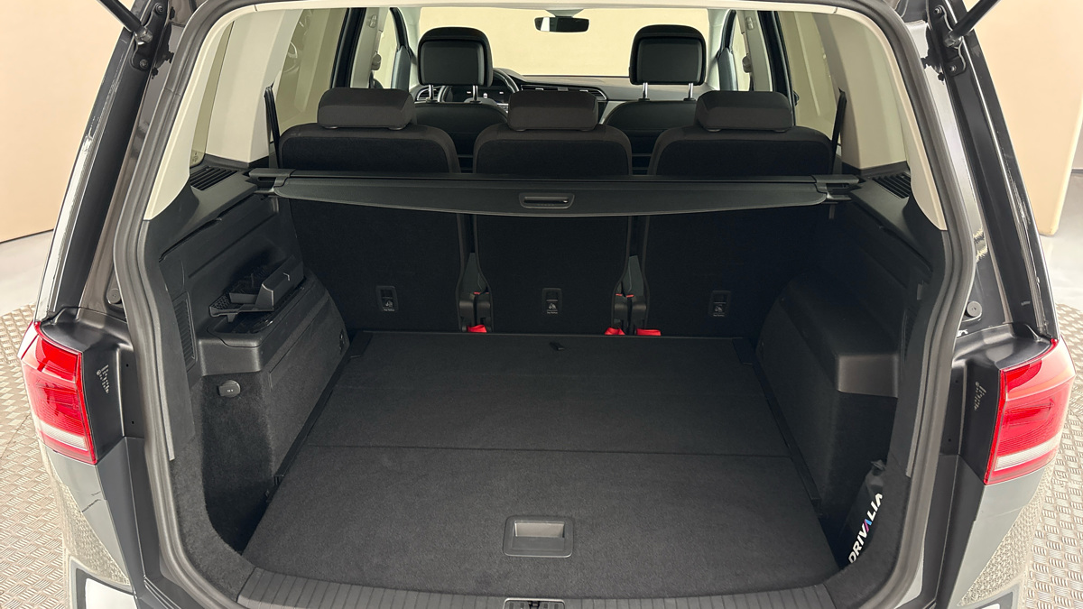 Volkswagen Touran - 17