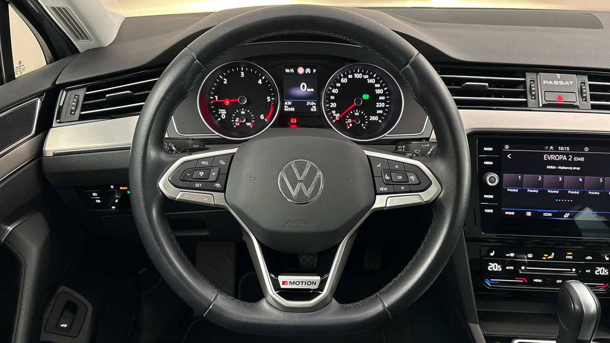 Volkswagen Passat - 9