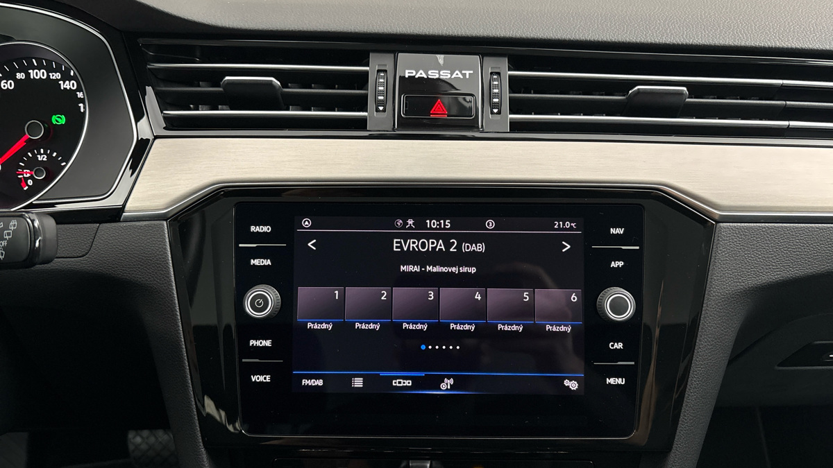 Volkswagen Passat - 11