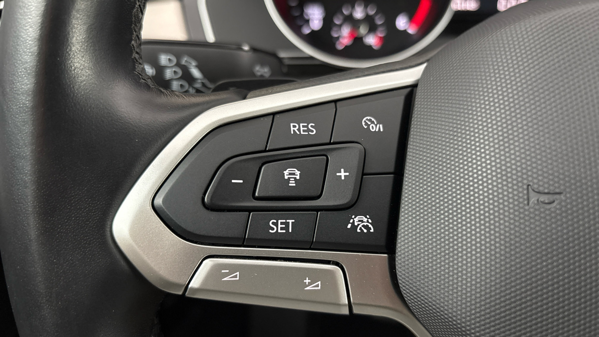 Volkswagen Passat - 14