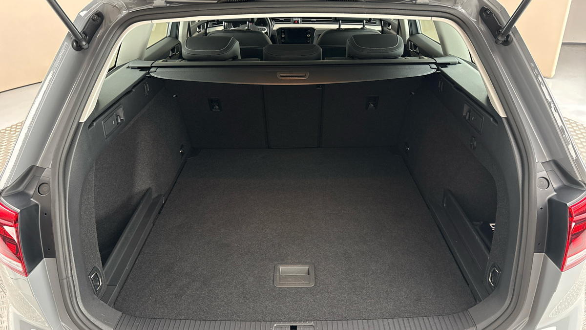 Volkswagen Passat - 17