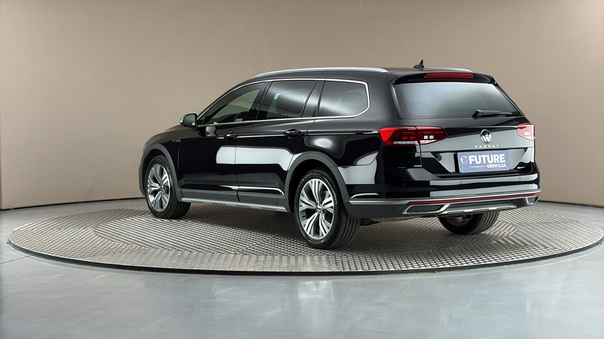 Volkswagen Passat - 2
