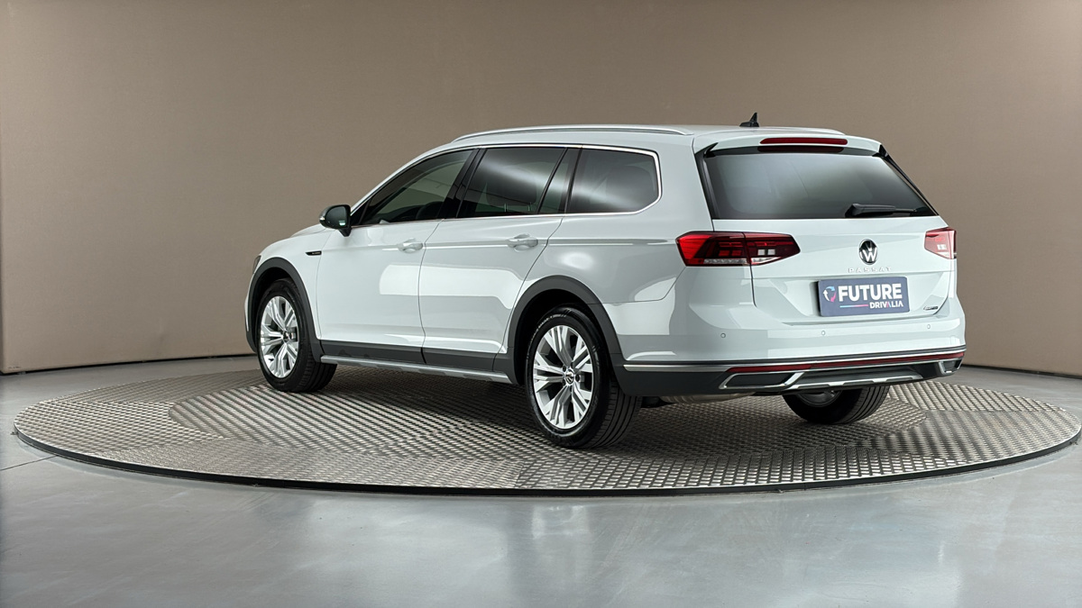 Volkswagen Passat - 2