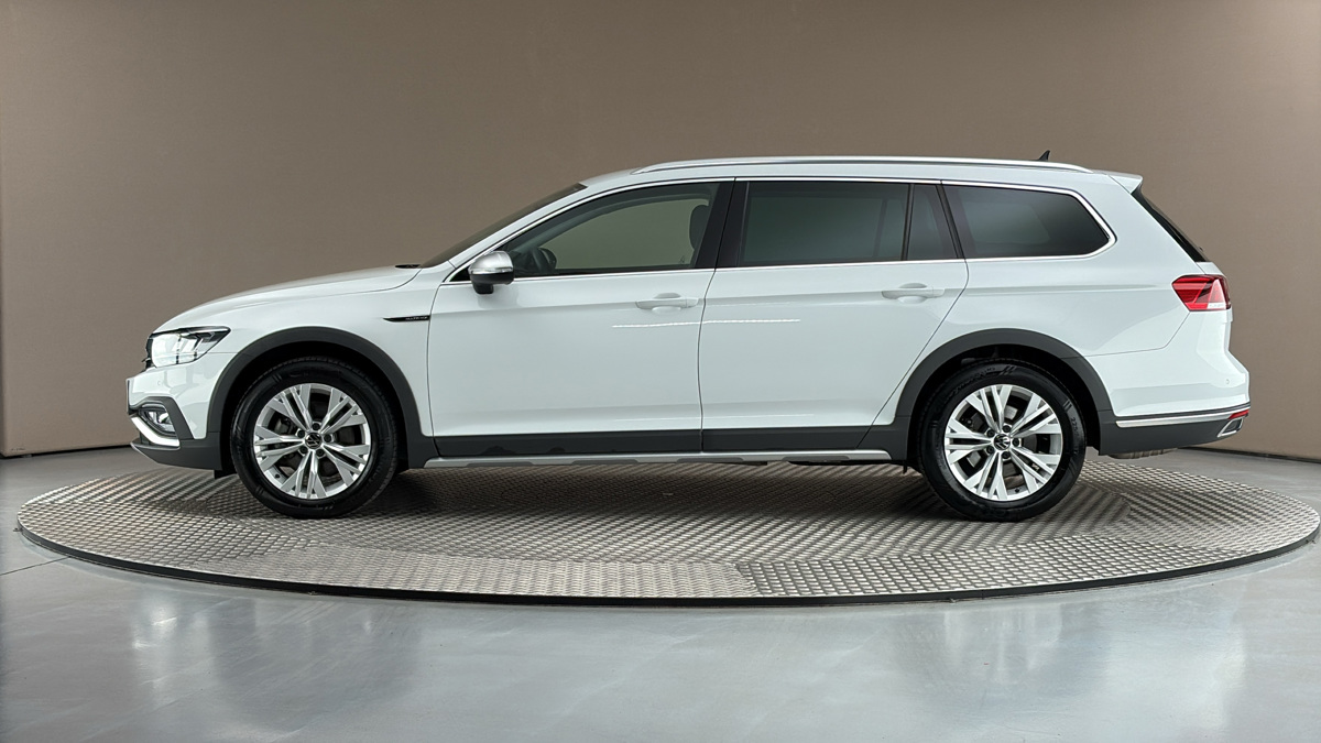 Volkswagen Passat - 4