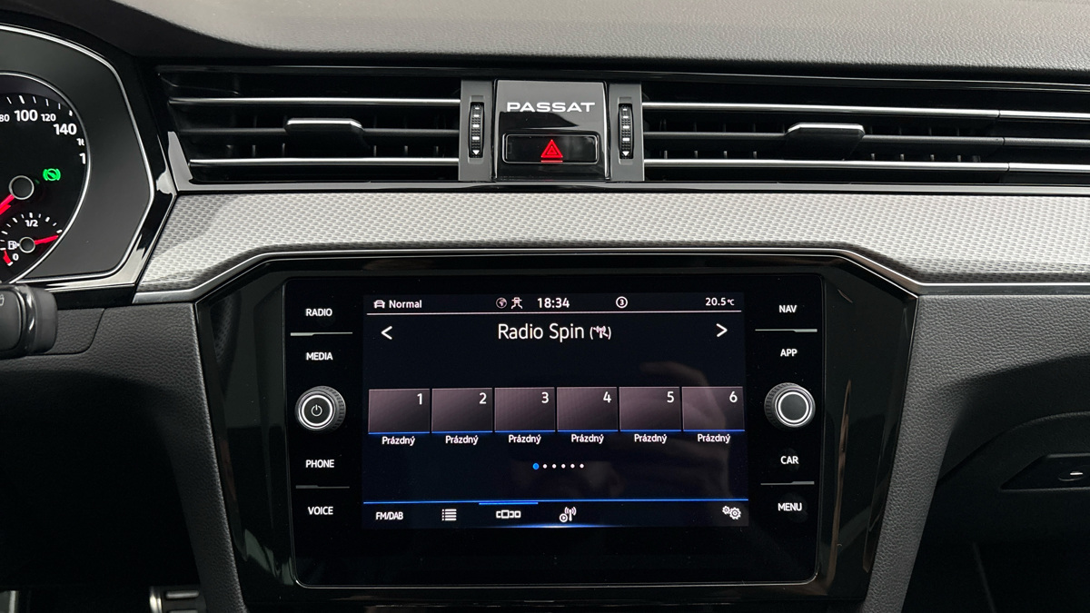 Volkswagen Passat - 11