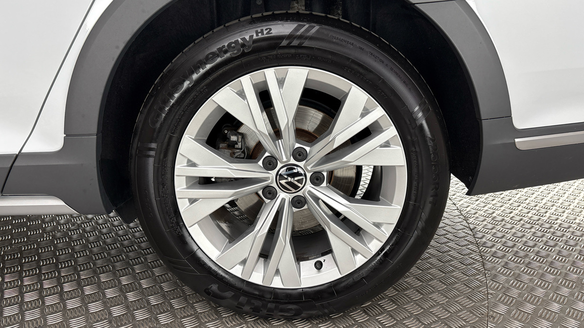 Volkswagen Passat - 19