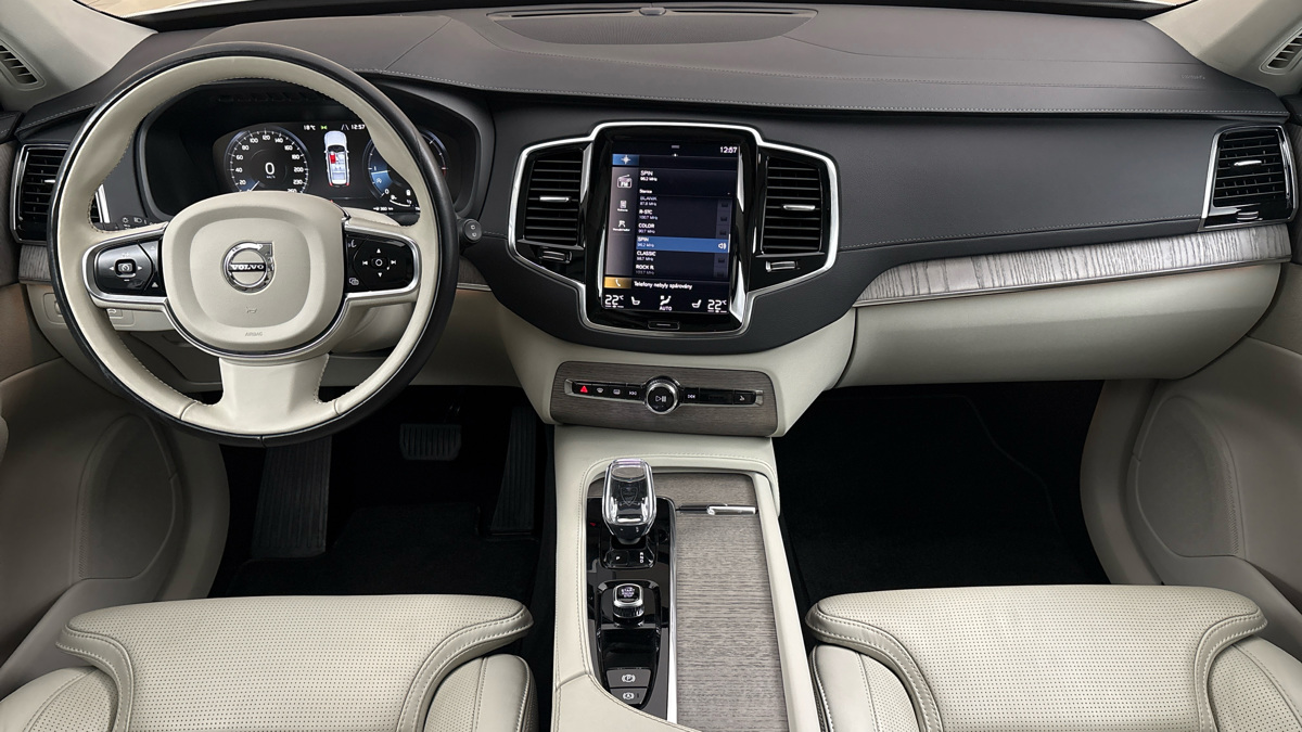 Volvo XC90 - 8