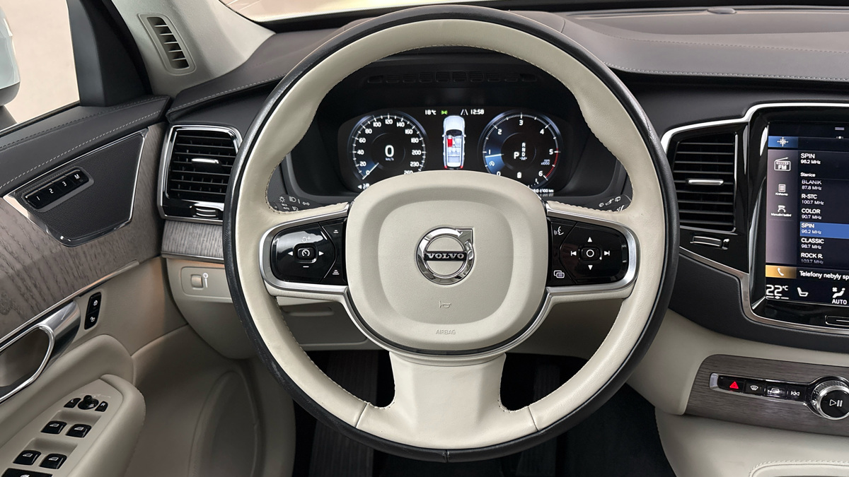 Volvo XC90 - 9
