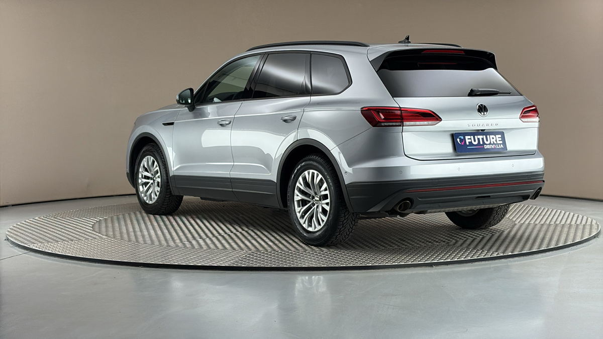 Volkswagen Touareg - 2